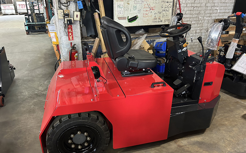 NOVELTEK warehouse tow tractor