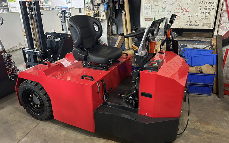 industrial tow tractor