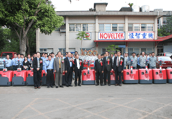 counterbalance reach truck team